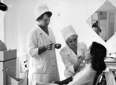 врач - стоматолог Павлова А.А. врач - стоматолог Павлова А.А. 1976 год
